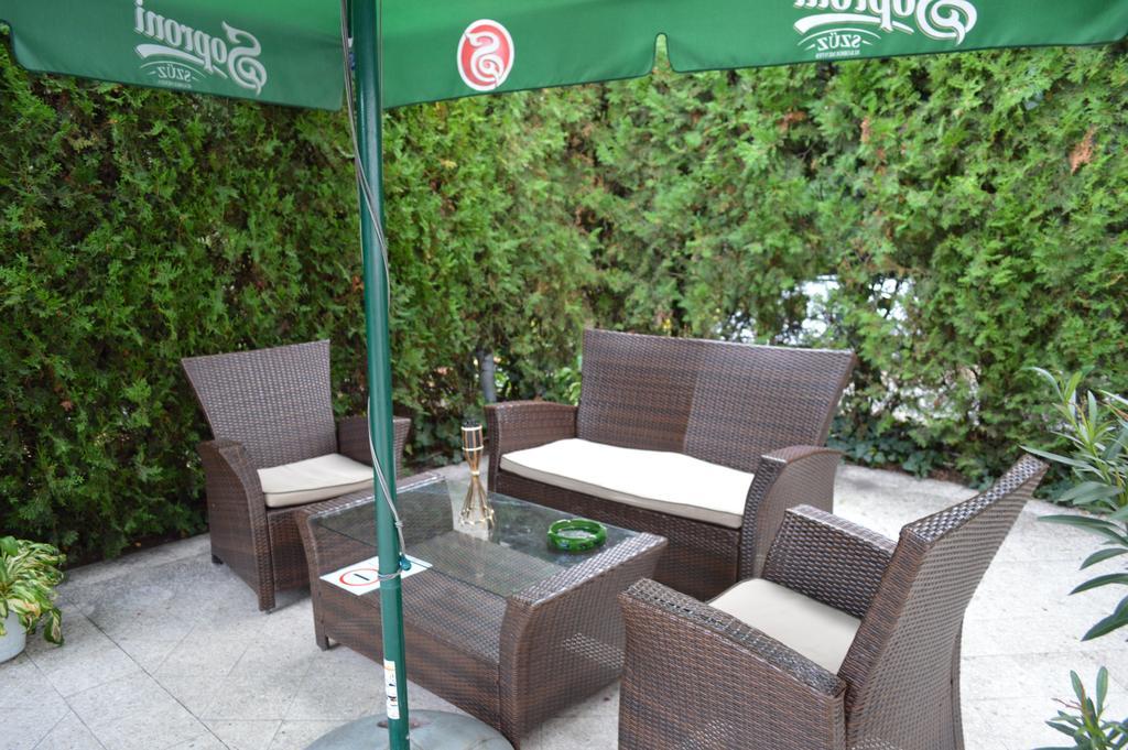 Muskátli Panzió Acomodação com café da manhã Győr Exterior foto