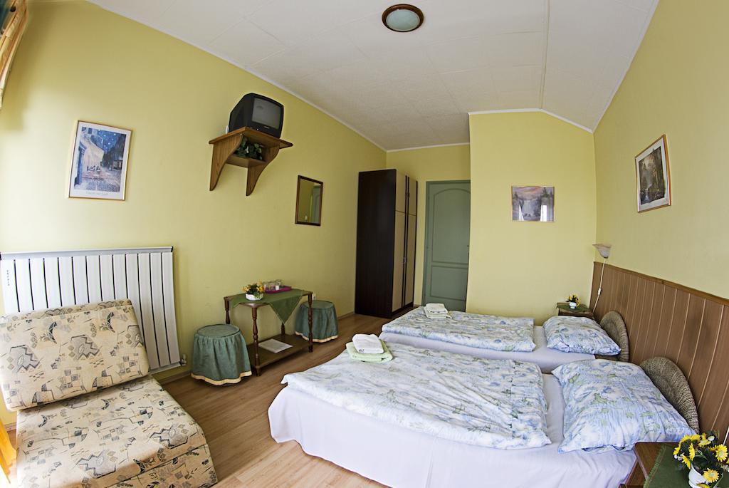 Muskátli Panzió Acomodação com café da manhã Győr Quarto foto
