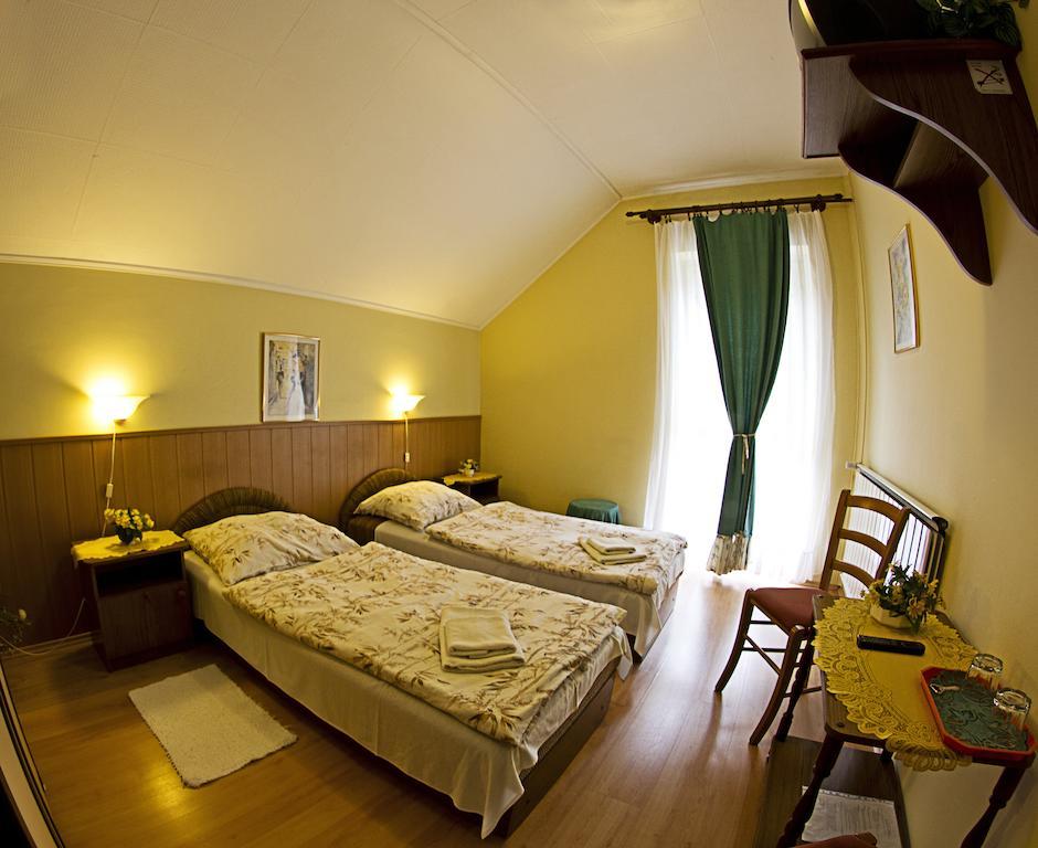 Muskátli Panzió Acomodação com café da manhã Győr Quarto foto
