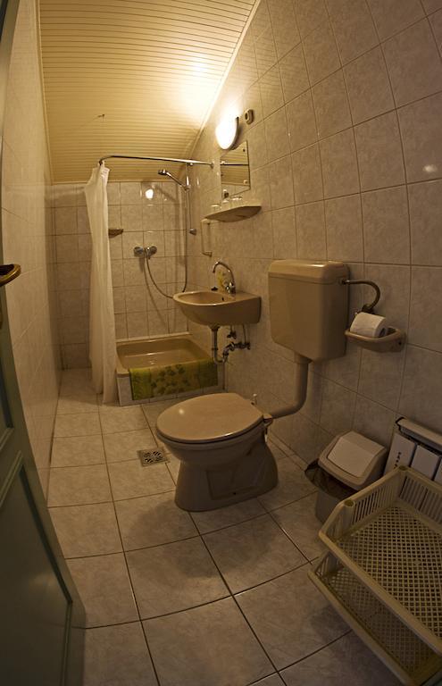Muskátli Panzió Acomodação com café da manhã Győr Quarto foto
