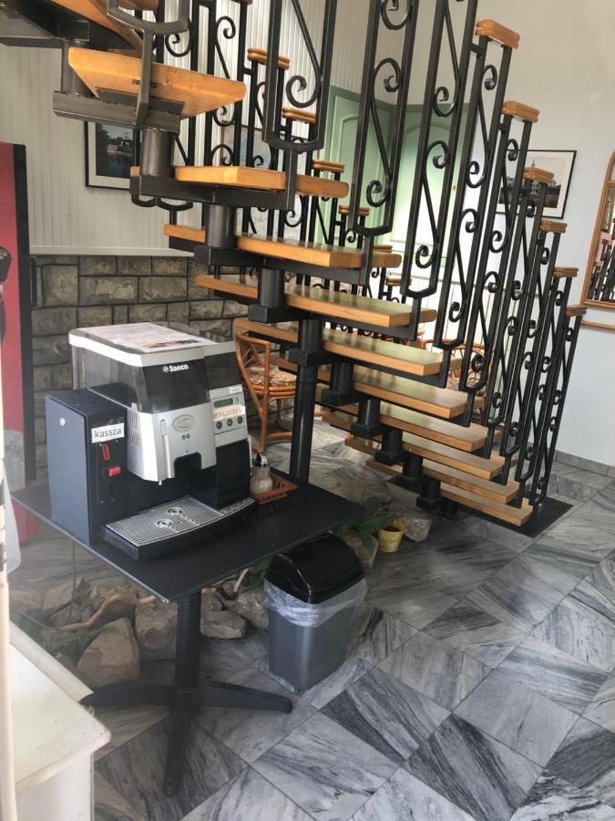 Muskátli Panzió Acomodação com café da manhã Győr Exterior foto