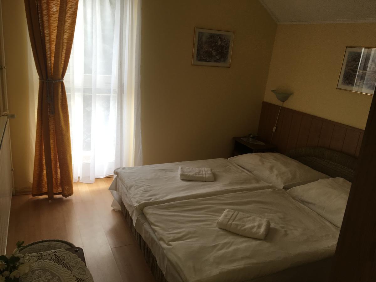 Muskátli Panzió Acomodação com café da manhã Győr Exterior foto