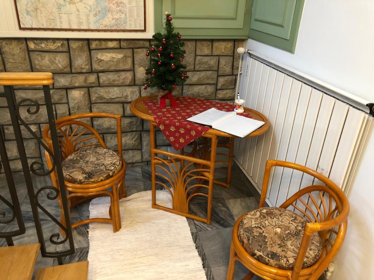 Muskátli Panzió Acomodação com café da manhã Győr Exterior foto